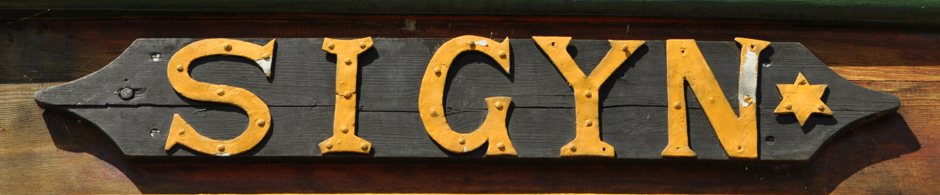 Kuva museolaiva Sigynin nimikyltistä.