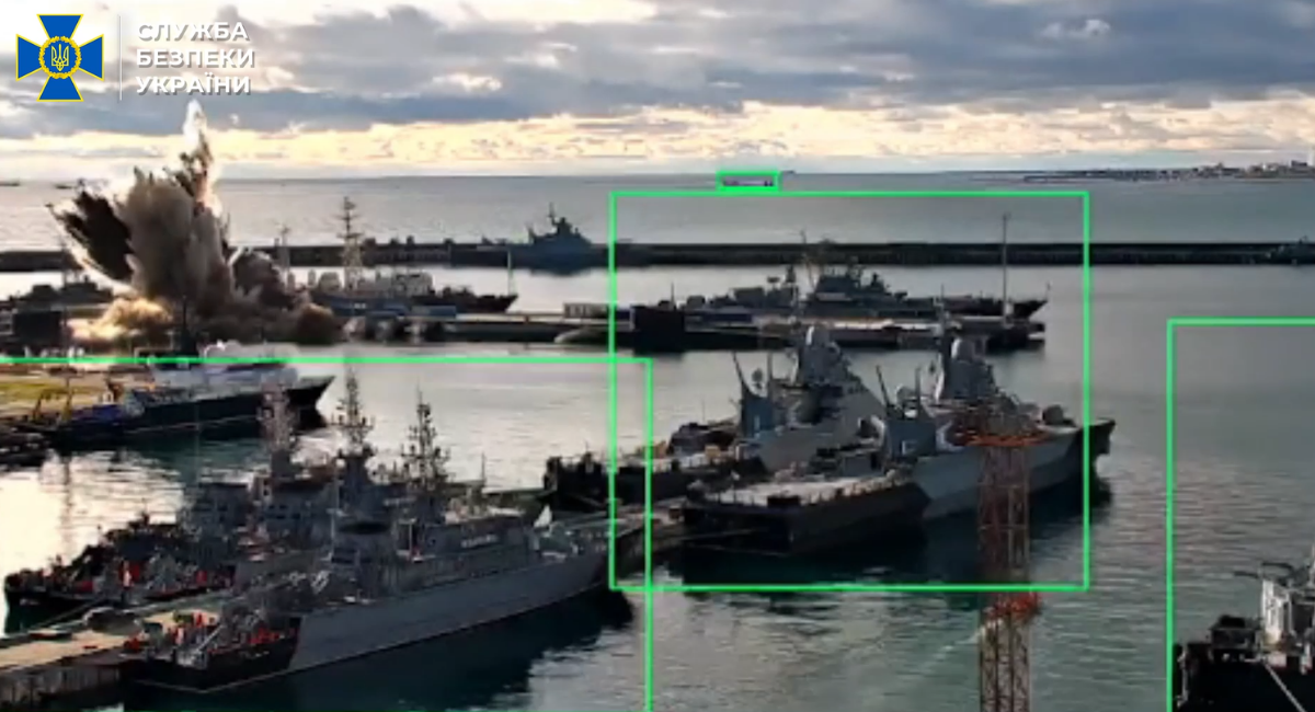 Ukrainalainen vedenalainen drooni tuhoaa sukellusveneen.